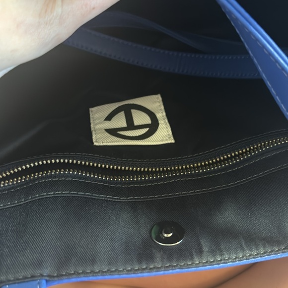 TELFAR medium bag Painters Tape - Picture 5 of 6